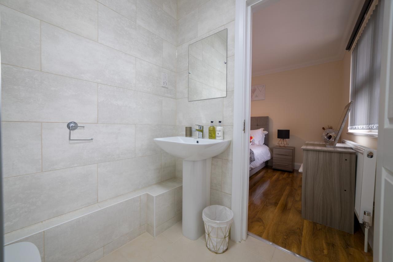 London Heathrow Serviced Apartments Ashford  Екстер'єр фото